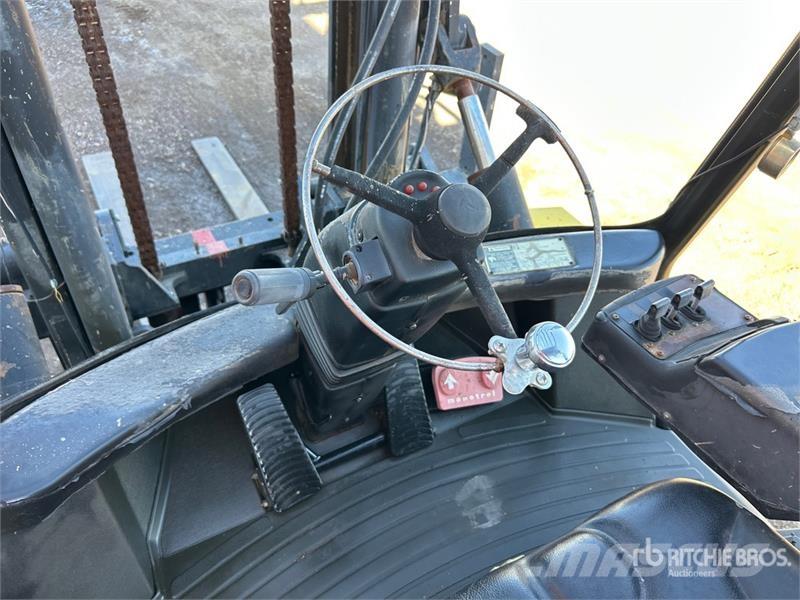 Hyster H190HD 18200 lb 4x2 Rough Terrain Forklift Terrenggående gaffeltruck