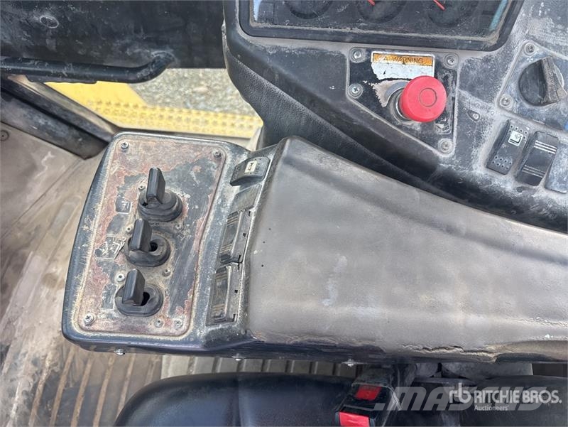 Hyster H210HD 18400 lb Pneumatic Tire Forklift 其他叉车