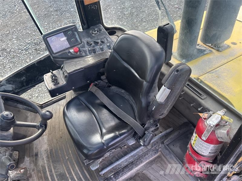 Hyster H210HD 18400 lb Pneumatic Tire Forklift 其他叉车