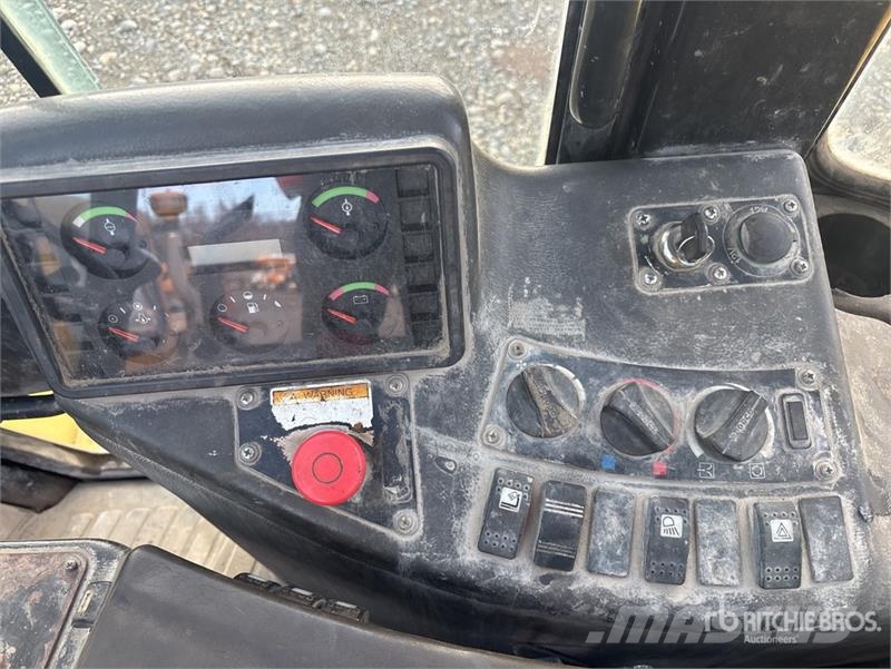 Hyster H210HD 18400 lb Pneumatic Tire Forklift 其他叉车