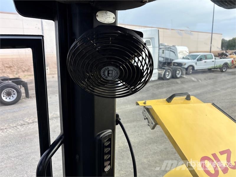 Hyster H210XD 20600 lb Cushion Tire Forklift Другие складские механизмы