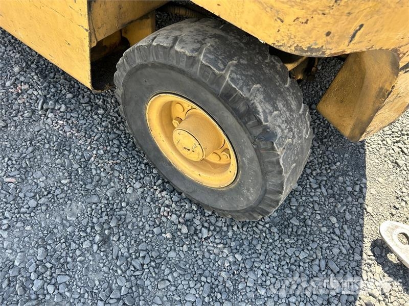 Hyster H40xL 3600 lb Pneumatic Tire Forklift Viličarji - drugo