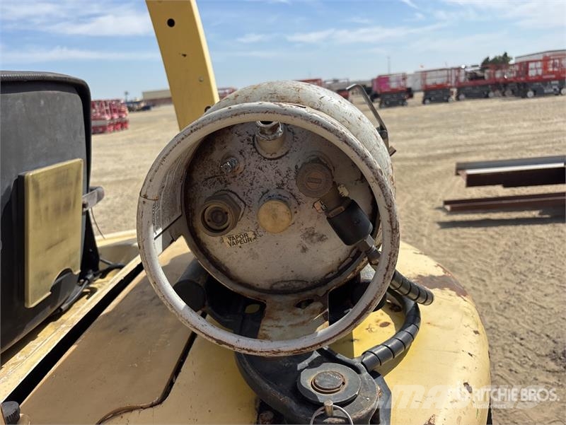 Hyster H50FT 4650 lb Pneumatic Tire Forklift Diger