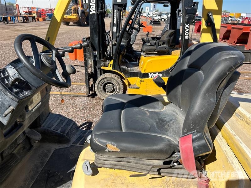 Hyster H90FT 8000 lb Pneumatic Tire Forklift Viličarji - drugo