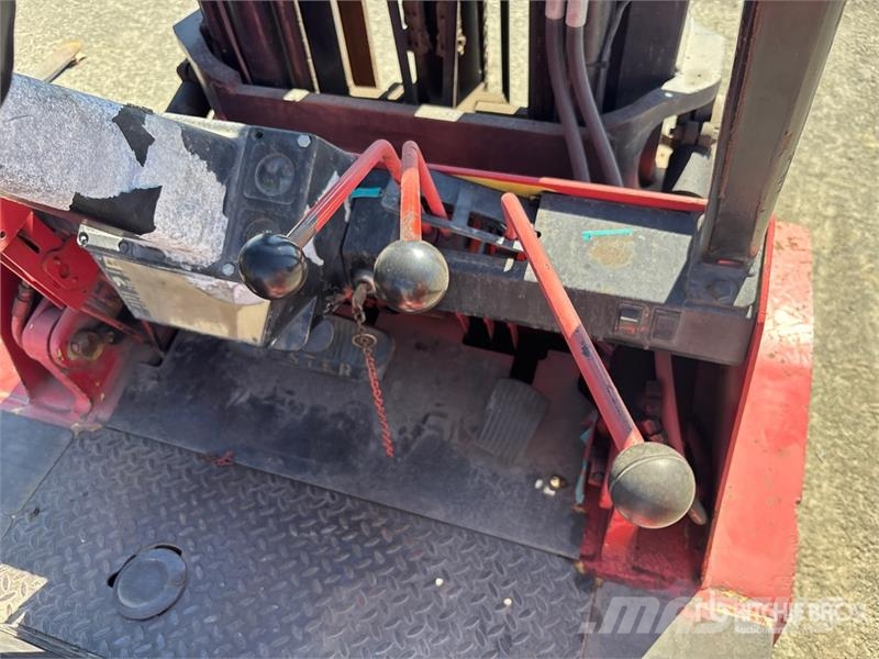 Hyster Pneumatic Tire Forklift Autokrāvēji - citi