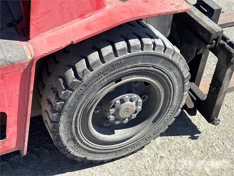 Hyster Pneumatic Tire Forklift Autokrāvēji - citi