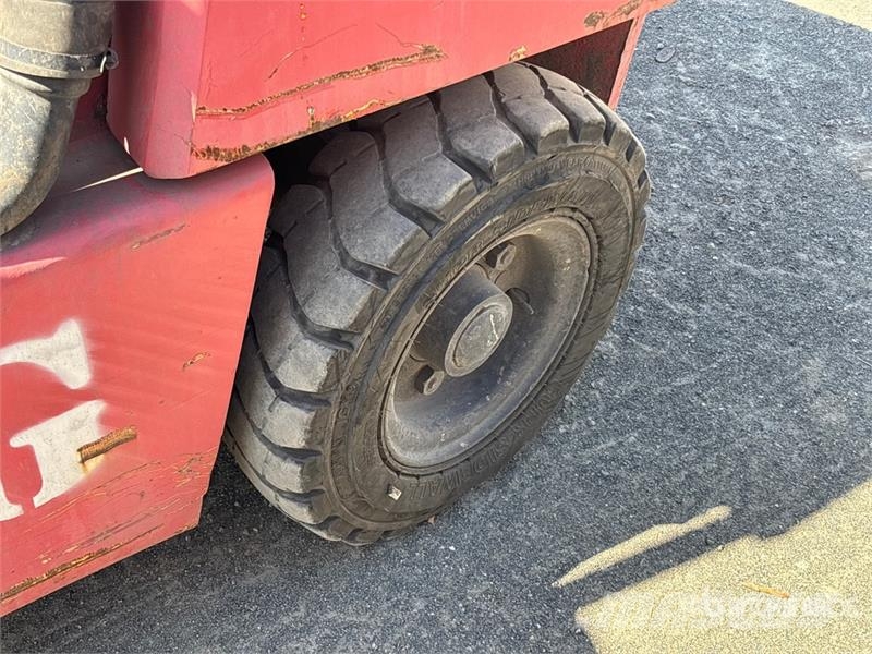 Hyster Pneumatic Tire Forklift Autokrāvēji - citi
