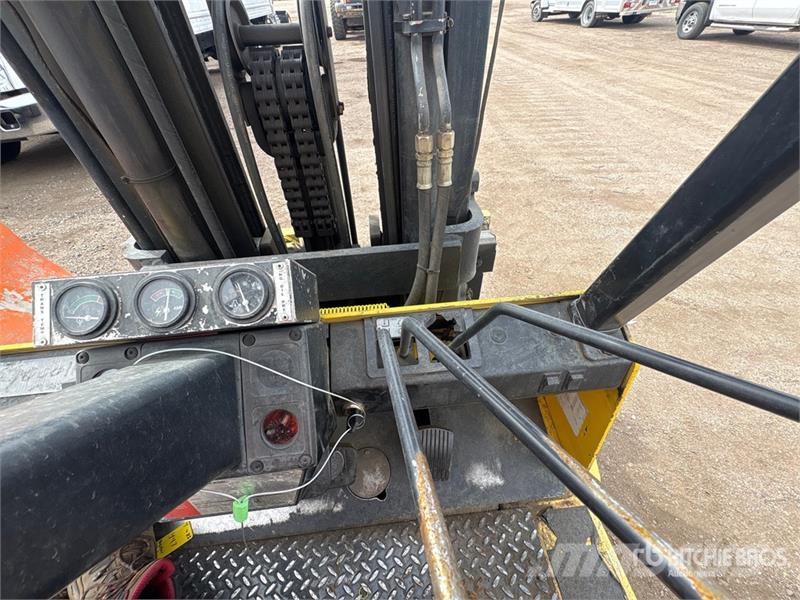 Hyster S120XL 12000 lb Cushion Tire Forklift Diger
