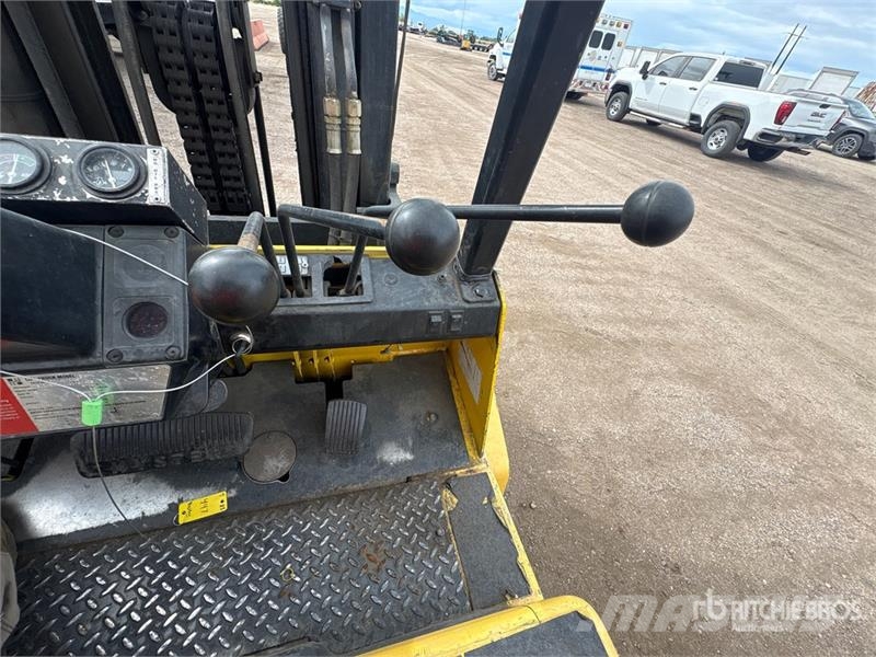 Hyster S120XL 12000 lb Cushion Tire Forklift Diger