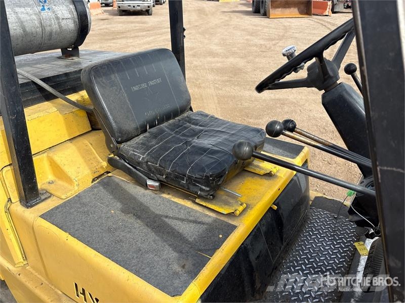 Hyster S120XL 12000 lb Cushion Tire Forklift Diger