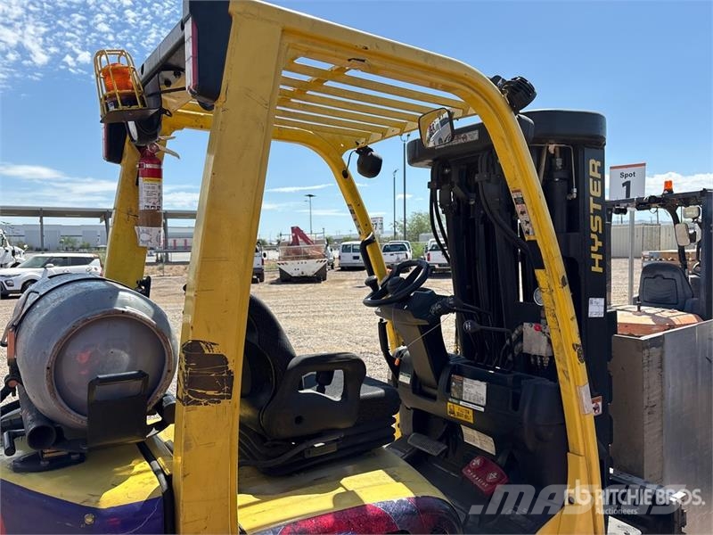 Hyster S50FT 4500 lb Pneumatic Tire Forklift Інше