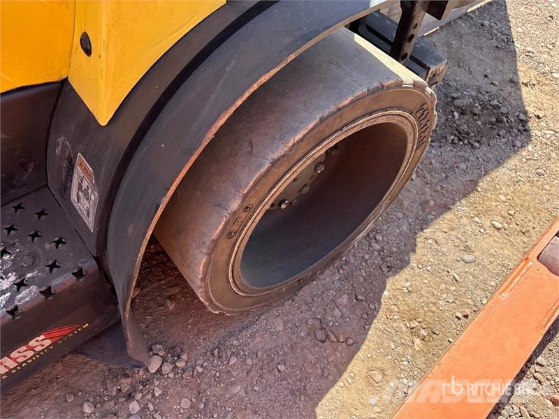 Hyster S50FT 4500 lb Pneumatic Tire Forklift Інше