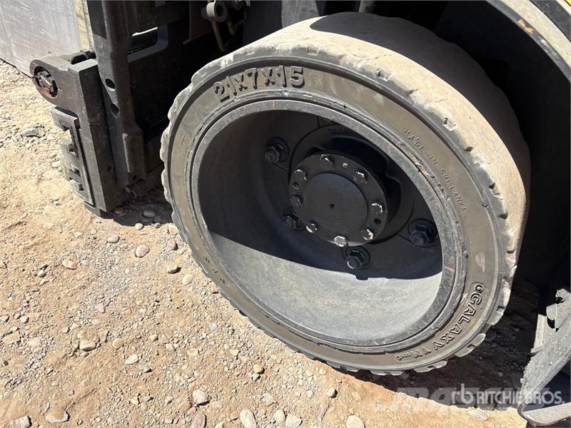Hyster S50FT 4500 lb Pneumatic Tire Forklift Інше