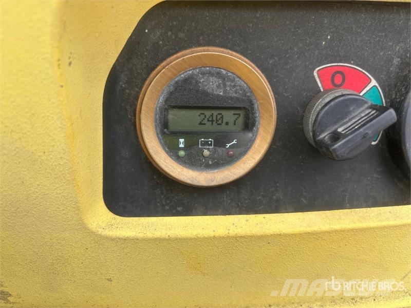 Hyster W45Z-HD 4510 lb Electric Pallet Jack 手拉式油壓拖板車