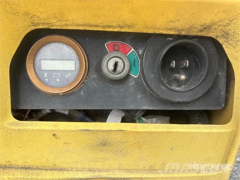 Hyster W45Z-HD 4510 lb Electric Pallet Jack (Inoperable) 手拉式油壓拖板車