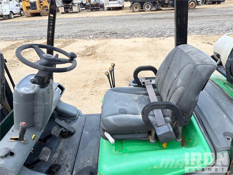 Hyundai 25L-7A 3340 lb Cushion Tire Forklift (Inoperable) Autokrāvēji - citi