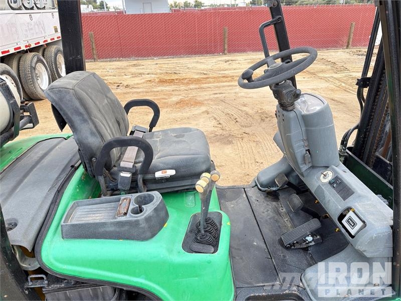 Hyundai 25L-7A 3340 lb Cushion Tire Forklift (Inoperable) Autokrāvēji - citi