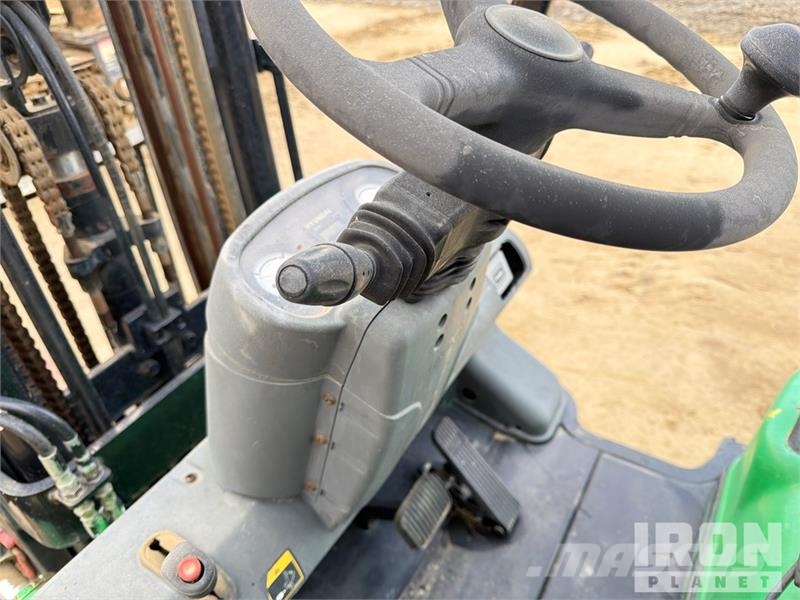 Hyundai 25L-7A 3340 lb Cushion Tire Forklift (Inoperable) Autokrāvēji - citi