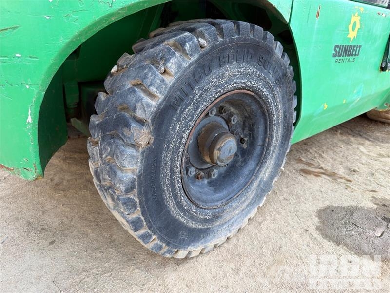 Hyundai 25L-7A 3340 lb Cushion Tire Forklift (Inoperable) Autokrāvēji - citi