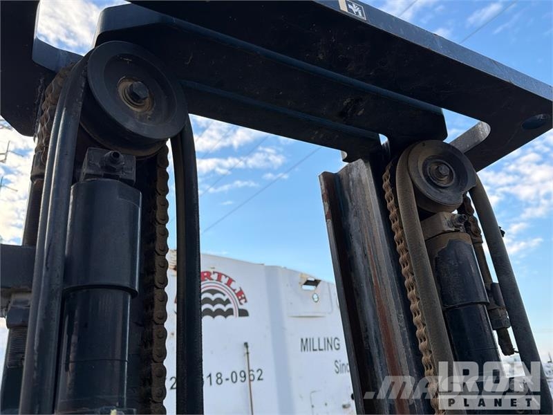 Hyundai 25L-7A 3340 lb Cushion Tire Forklift (Inoperable) Autokrāvēji - citi
