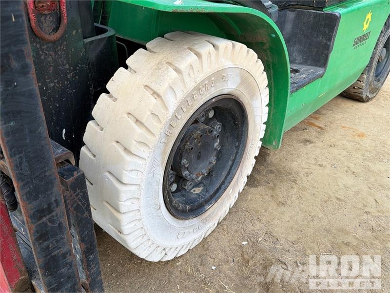Hyundai 25L-7A 3340 lb Cushion Tire Forklift (Inoperable) Autokrāvēji - citi