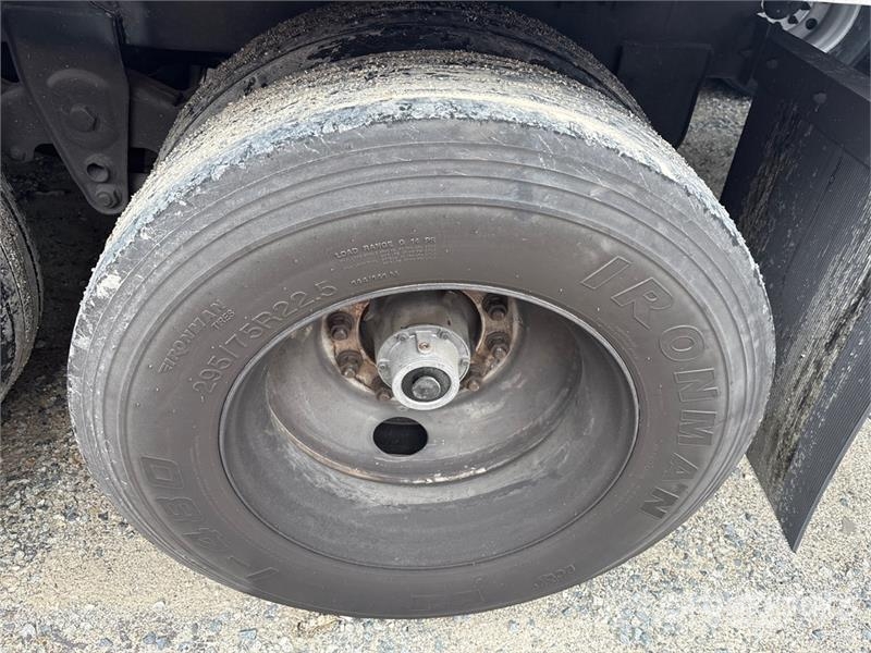Hyundai 53 ft x 102 in T/A Van Trailer Прицепы-фургоны