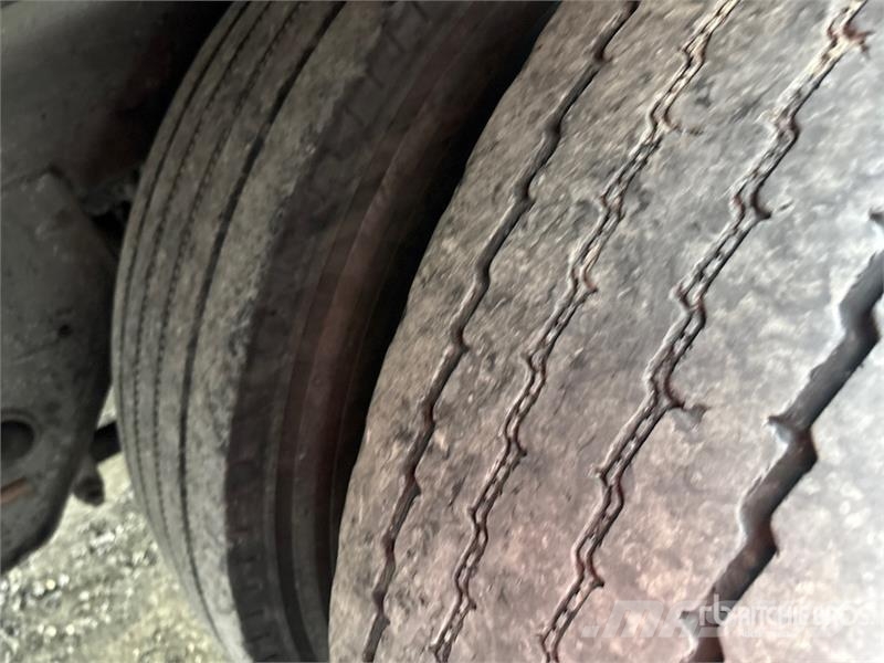 Hyundai V12530152-AJS Dobozos pótkocsik