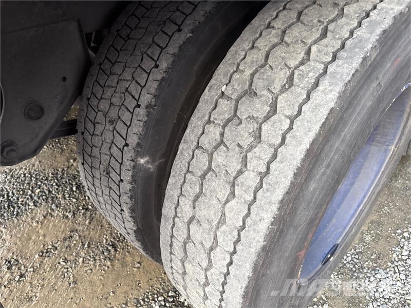 Hyundai V12530152-AJS Dobozos pótkocsik