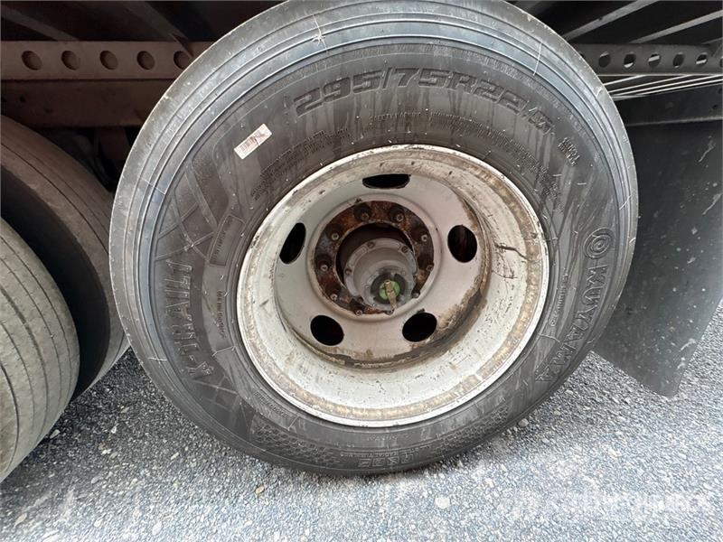 Hyundai VR2530152-AS Piekabes ar temperatūras kontroli