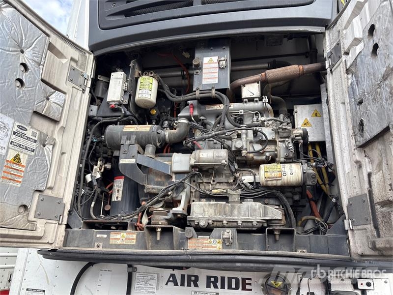 Hyundai VR2530152-AS Piekabes ar temperatūras kontroli