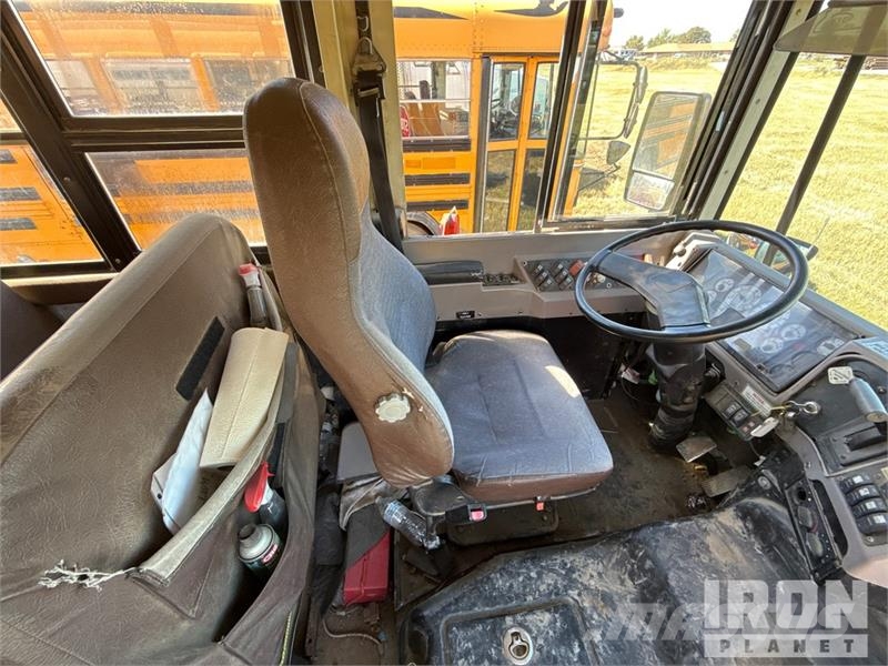 IC Corporation FE300 4x2 48-Seat School Bus Minibusy