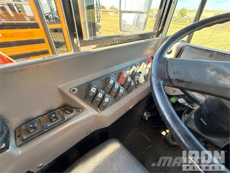 IC Corporation FE300 4x2 48-Seat School Bus Minibusy