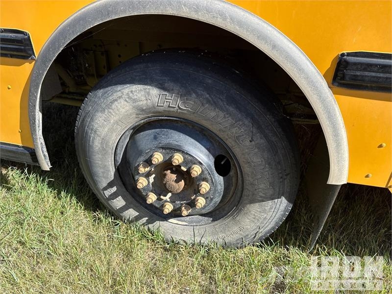 IC Corporation FE300 4x2 48-Seat School Bus Minibusy