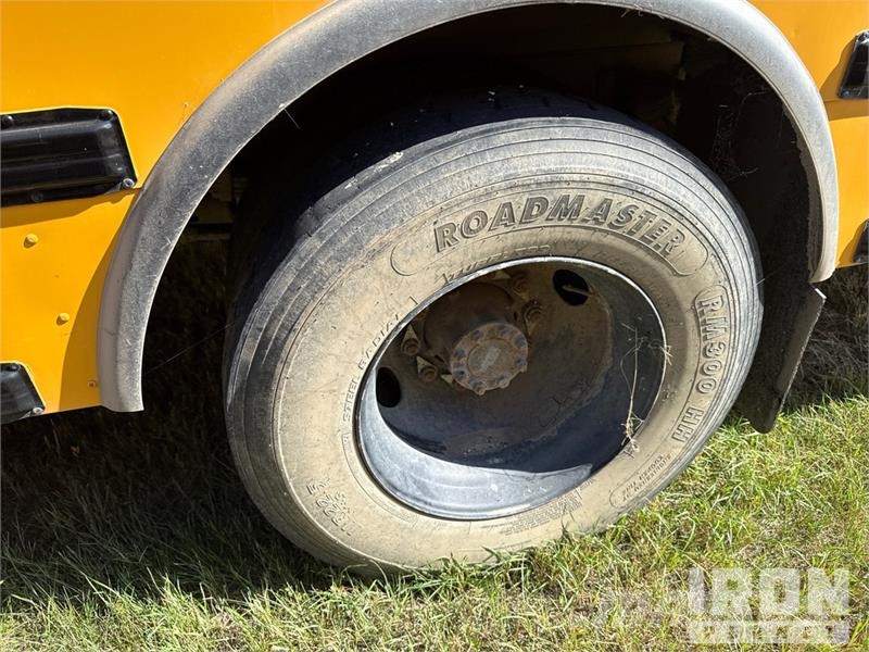 IC Corporation FE300 4x2 48-Seat School Bus Minibusy