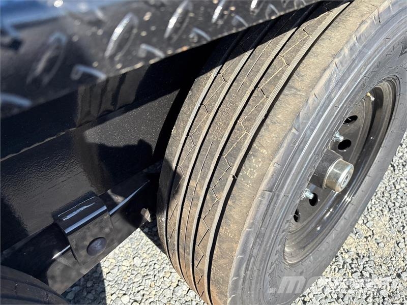 Industrias America 227T 22 ft T/A Tilt Deck Trailer ローローダー