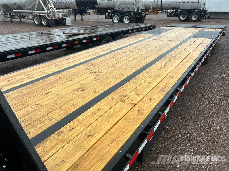 Industrias America G32HR 32 ft T/A Gooseneck Equipment Trailer Auto pārvadāšanas treileri