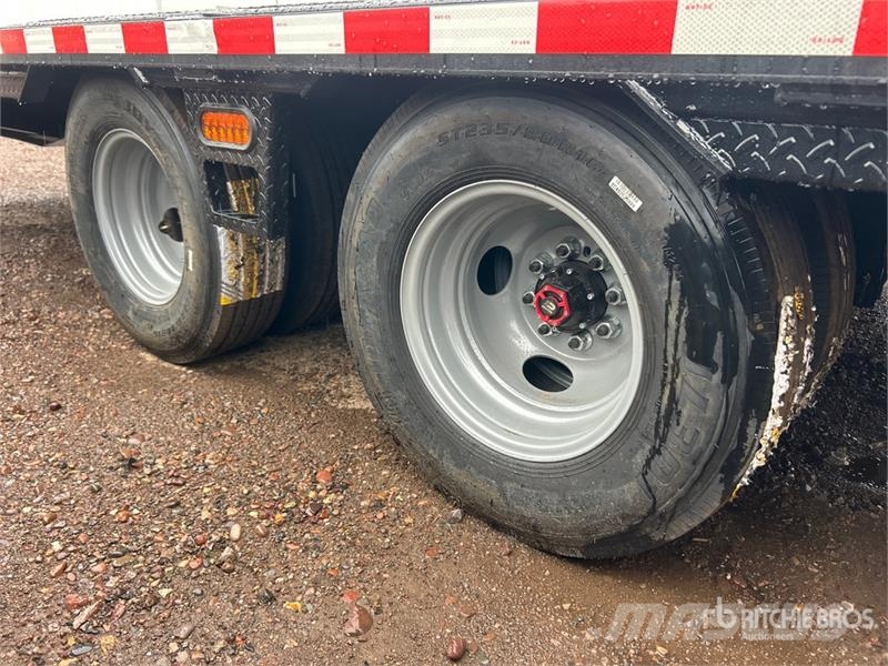 Industrias America G32HR 32 ft T/A Gooseneck Equipment Trailer Auto pārvadāšanas treileri