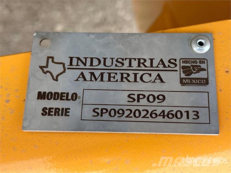 Industrias America SP09 108 in Skid Steer Snow Pusher (Unused) Снежные отвалы и плуги