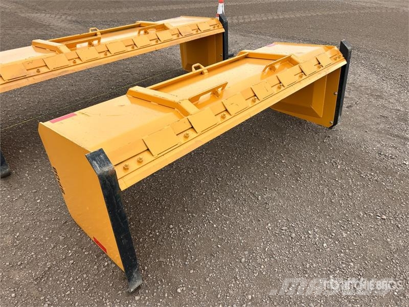 Industrias America SP08 96 in Skid Steer Snow Pusher (Unused) Снежные отвалы и плуги