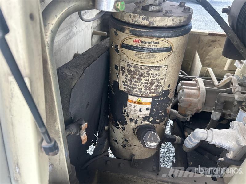 Ingersoll Rand 185 cfm Mobile Air Compressor コンプレッサー