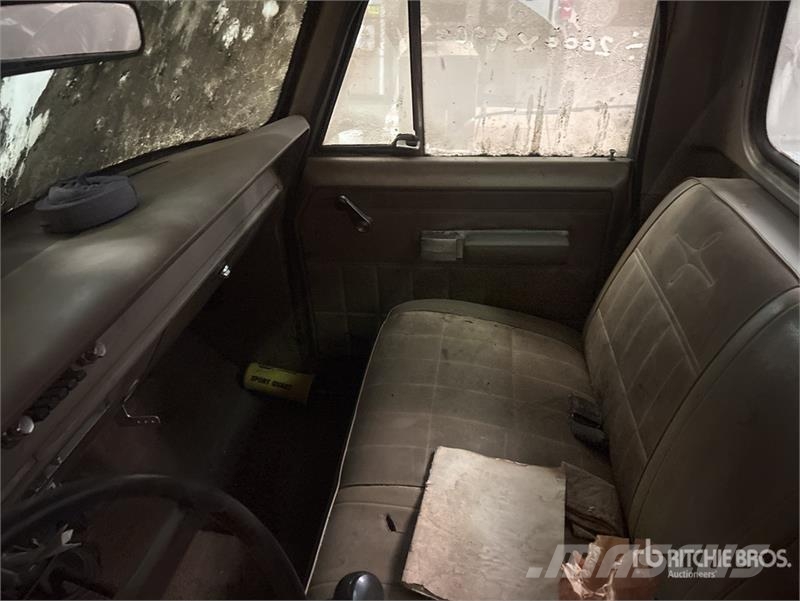 International 1210 4x2 Pickup Andere Transporter