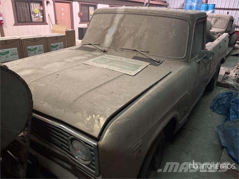 International 1210 4x2 Pickup Andere Transporter