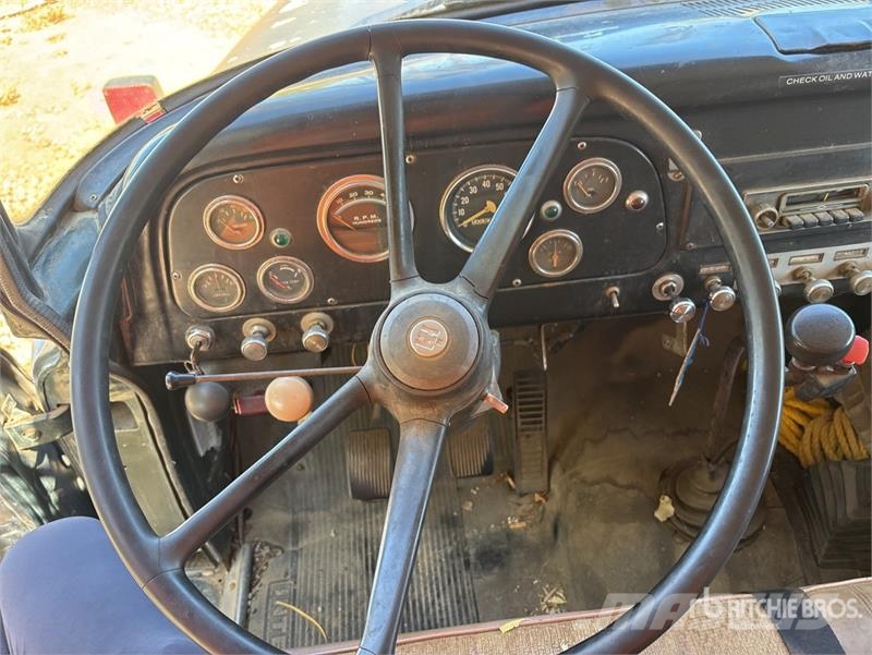 International 1600 Pašizgāzējs
