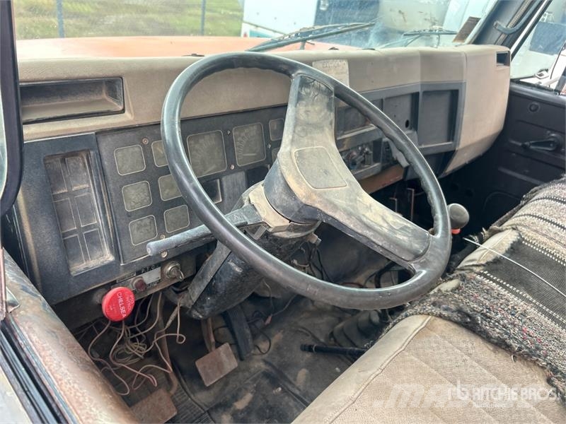 International 2200 gal 4x2 Water Truck (Inoperable) Поливочные машины
