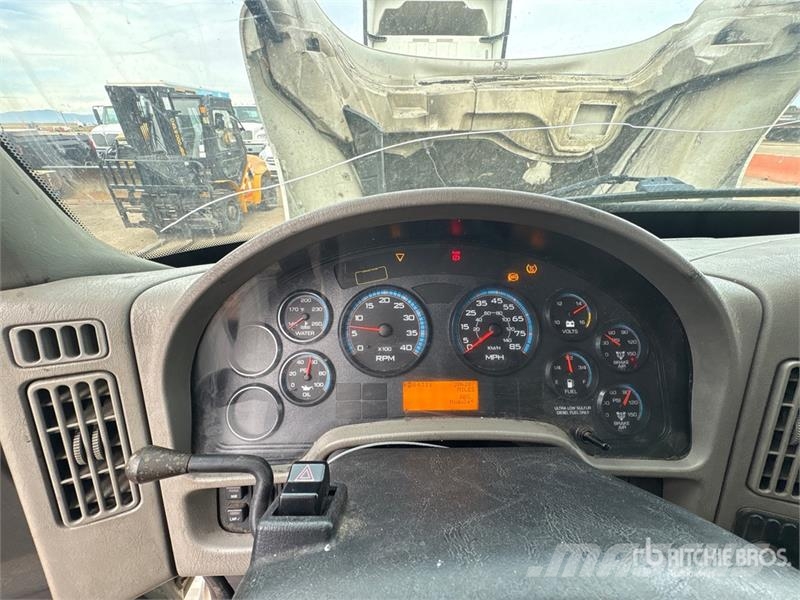International 4000 4x2 Moving Van Truck Sunkvežimiai su dengtu kėbulu