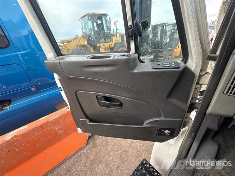 International 4000 4x2 Moving Van Truck Sunkvežimiai su dengtu kėbulu