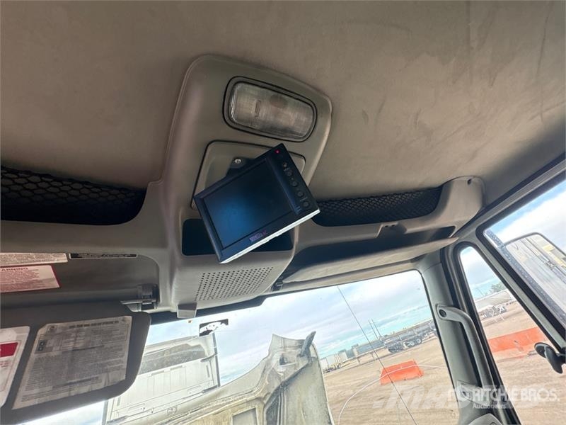 International 4000 4x2 Moving Van Truck Sunkvežimiai su dengtu kėbulu