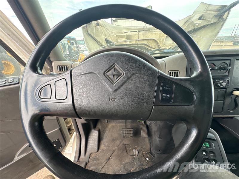 International 4000 4x2 Moving Van Truck Sunkvežimiai su dengtu kėbulu