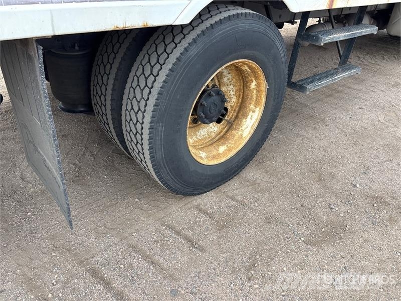 International 4000 4x2 Moving Van Truck Sunkvežimiai su dengtu kėbulu