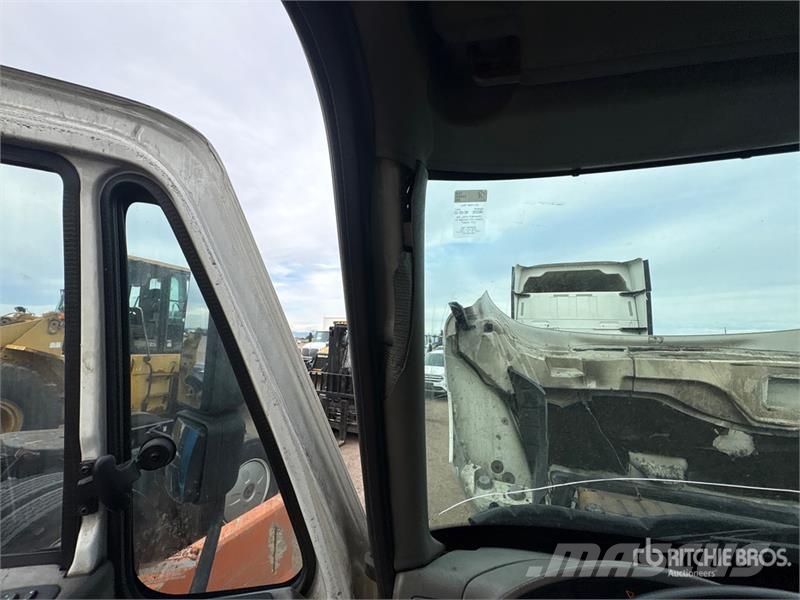 International 4000 4x2 Moving Van Truck Sunkvežimiai su dengtu kėbulu